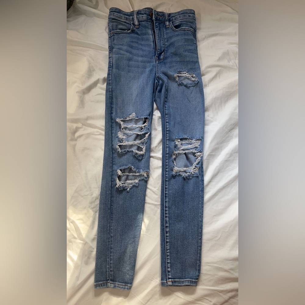 american eagle jeans. rips. next level stretch size 2 length short.